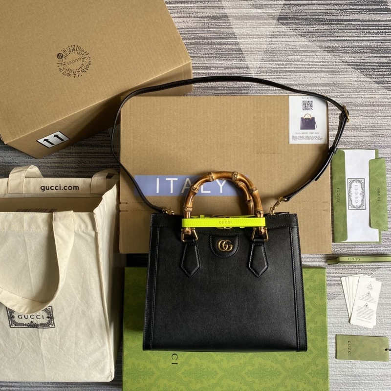 G*u*i shopping bags